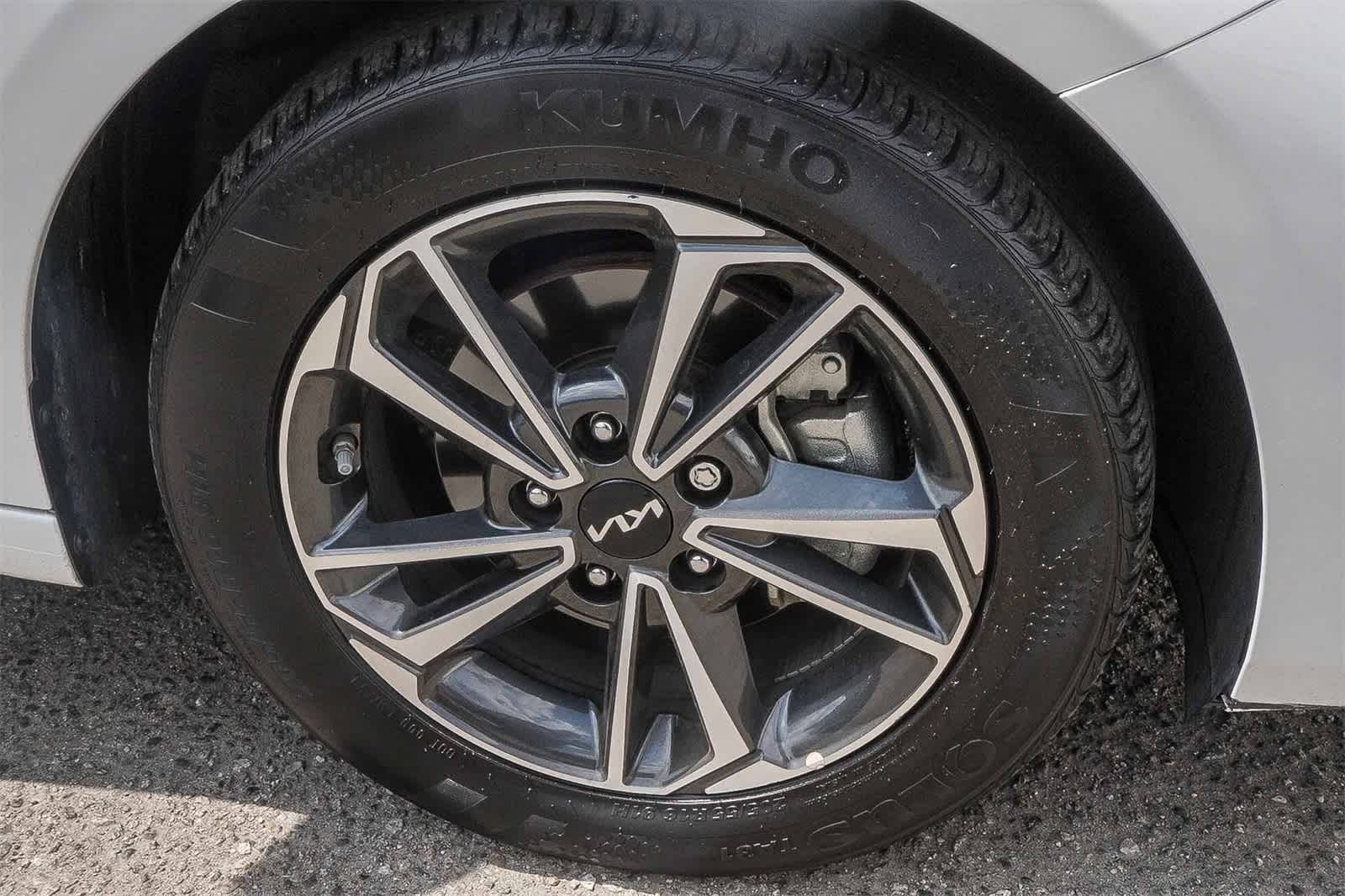 Thumbnail: 2023 Kia Forte - 8