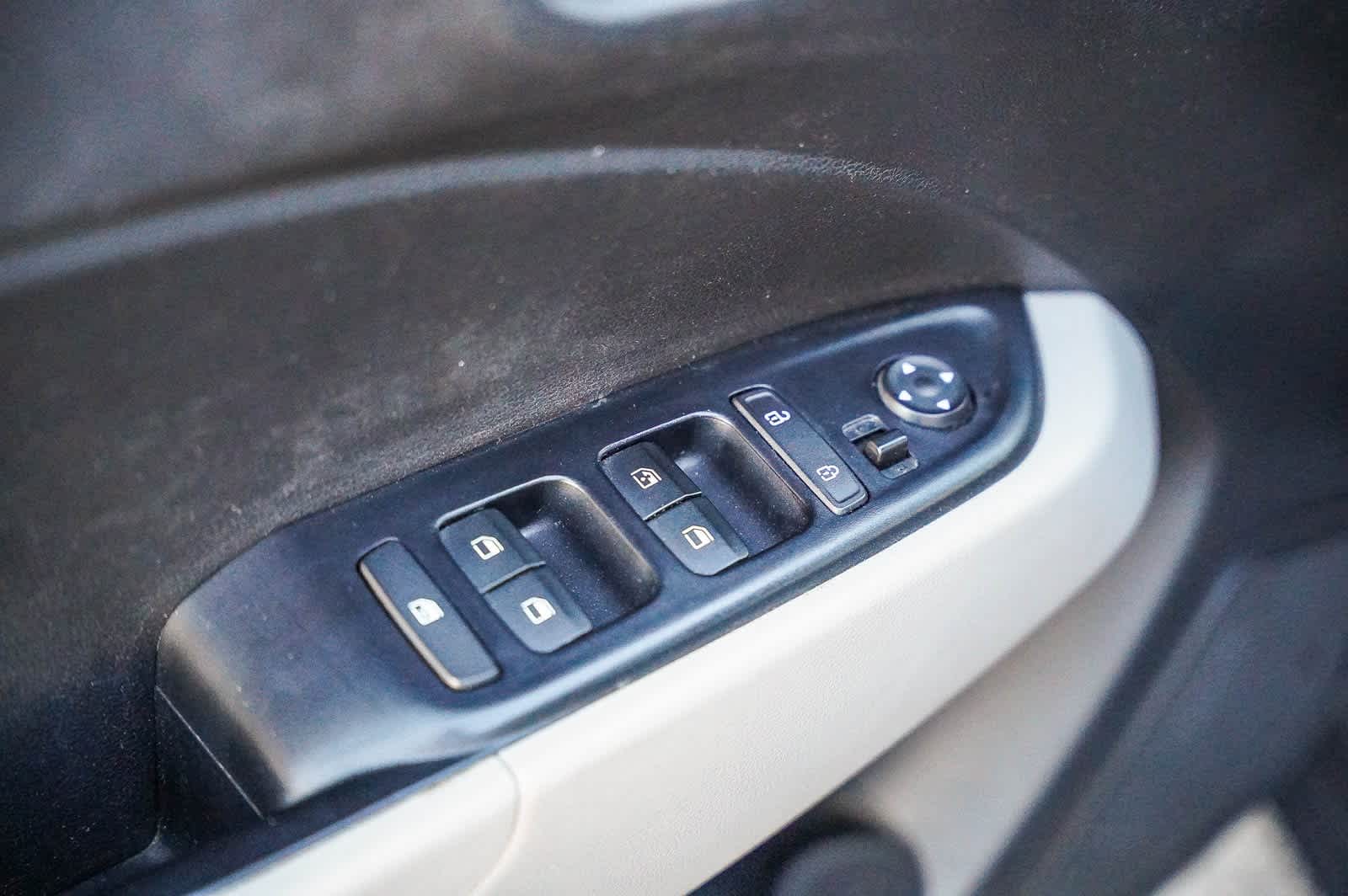 Thumbnail: 2022 Hyundai Venue - 21