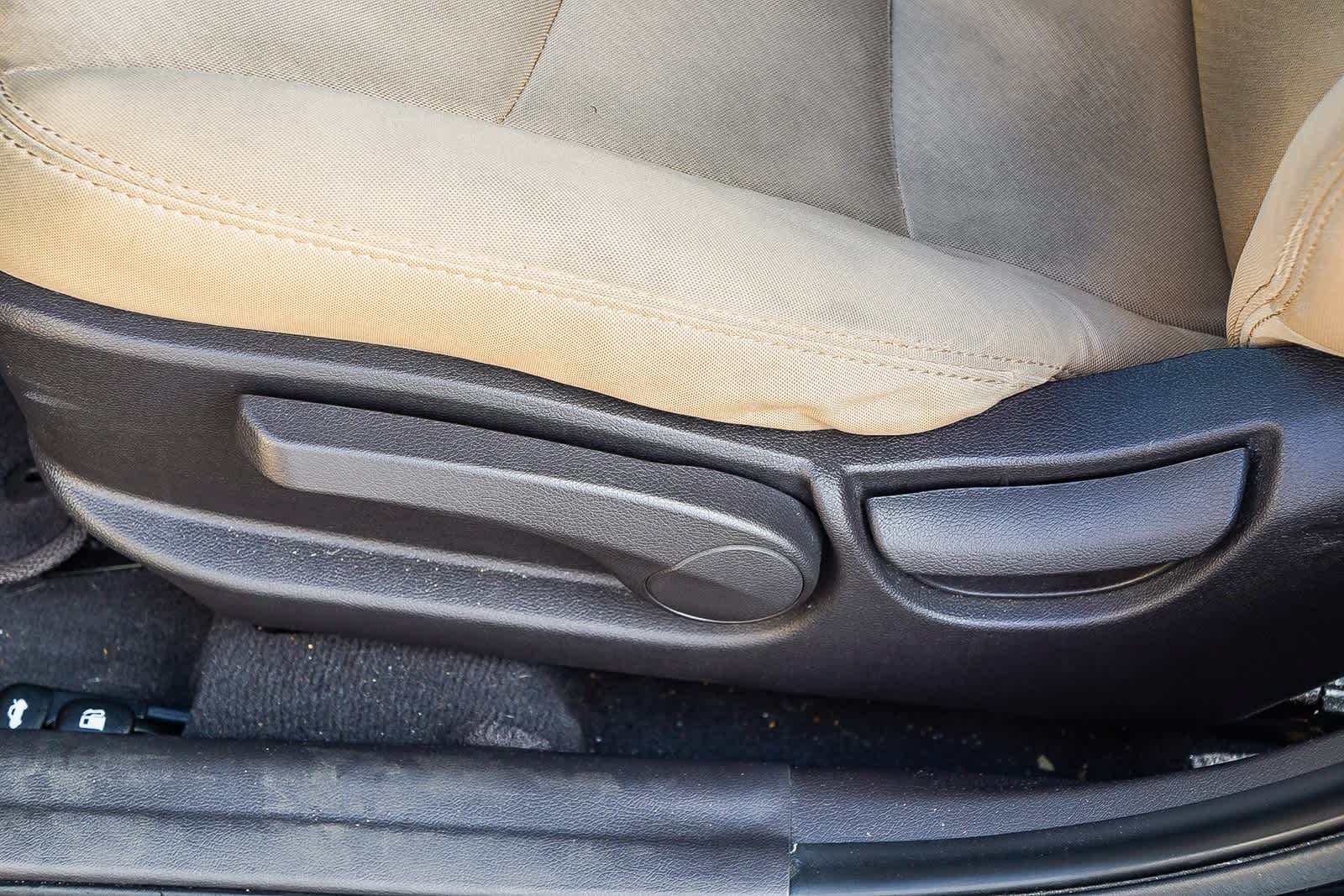 Thumbnail: 2011 Hyundai Elantra - 21
