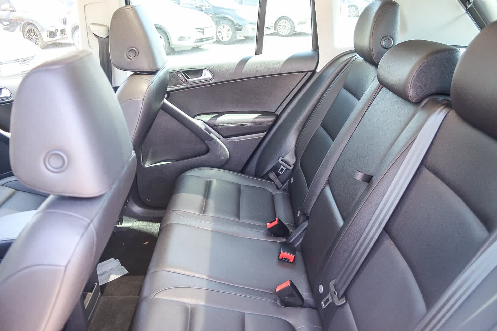 Thumbnail: 2016 Volkswagen Tiguan - 12
