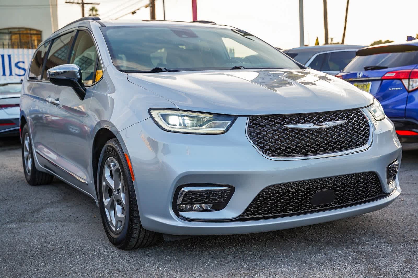 Thumbnail: 2023 Chrysler Pacifica - 3