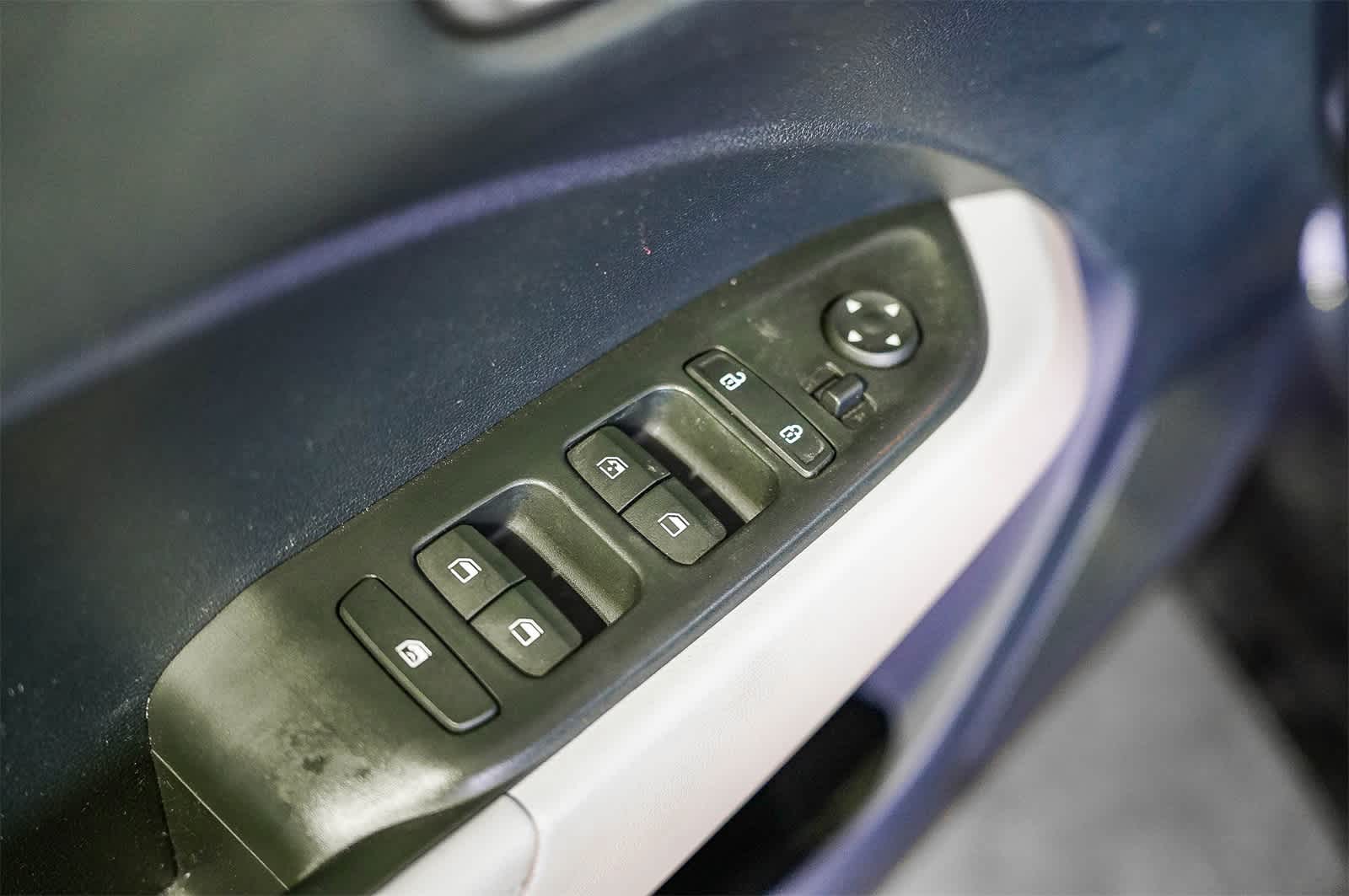 Thumbnail: 2023 Hyundai Venue - 18