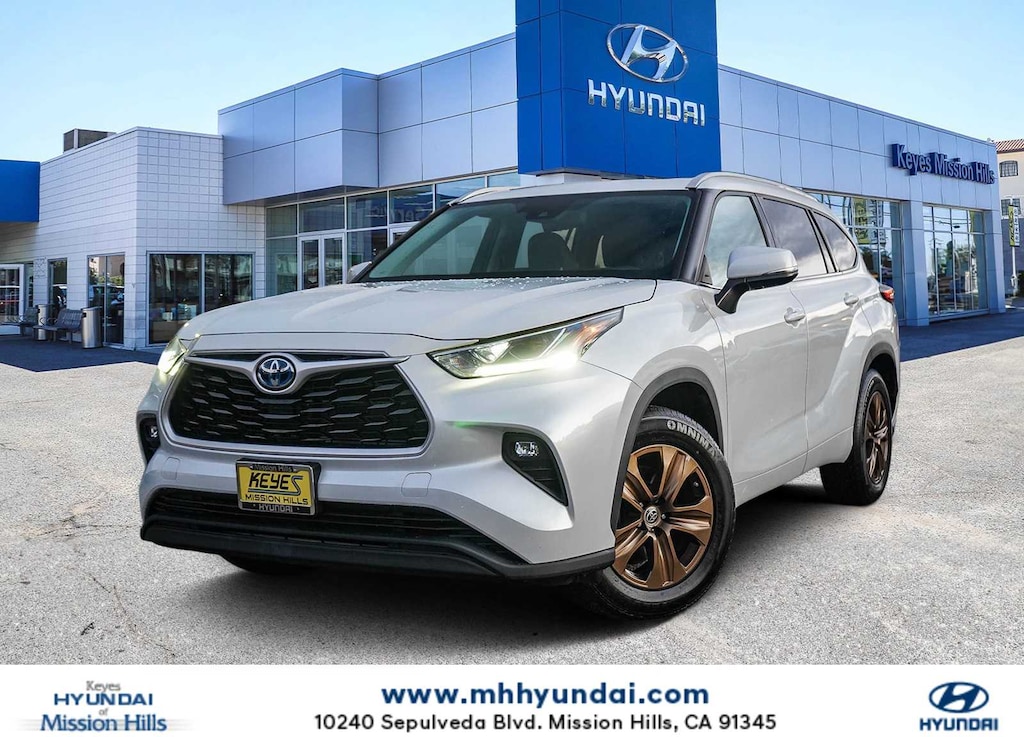 Used 2022 Toyota Highlander Hybrid XLE Bronze SUV