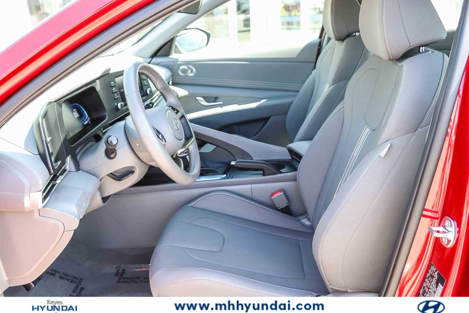 Thumbnail: 2025 Hyundai Elantra - 15