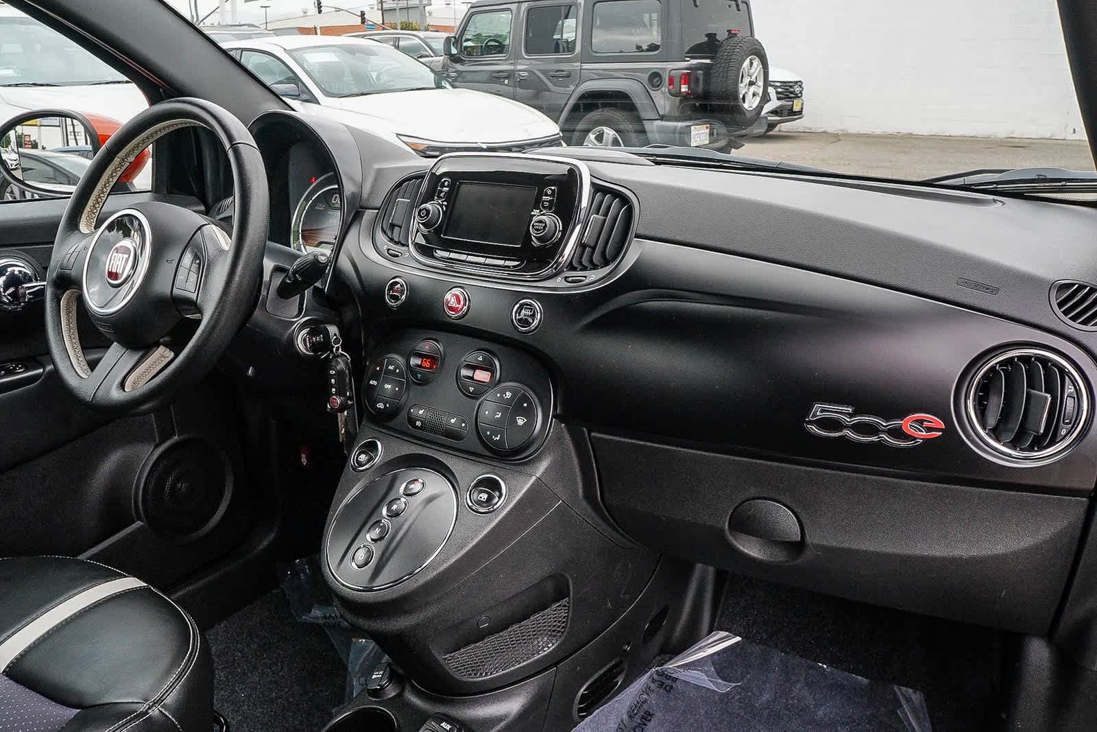 Thumbnail: 2019 Fiat 500e - 13