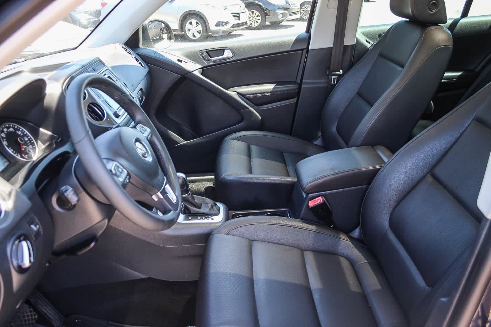 Thumbnail: 2016 Volkswagen Tiguan - 14