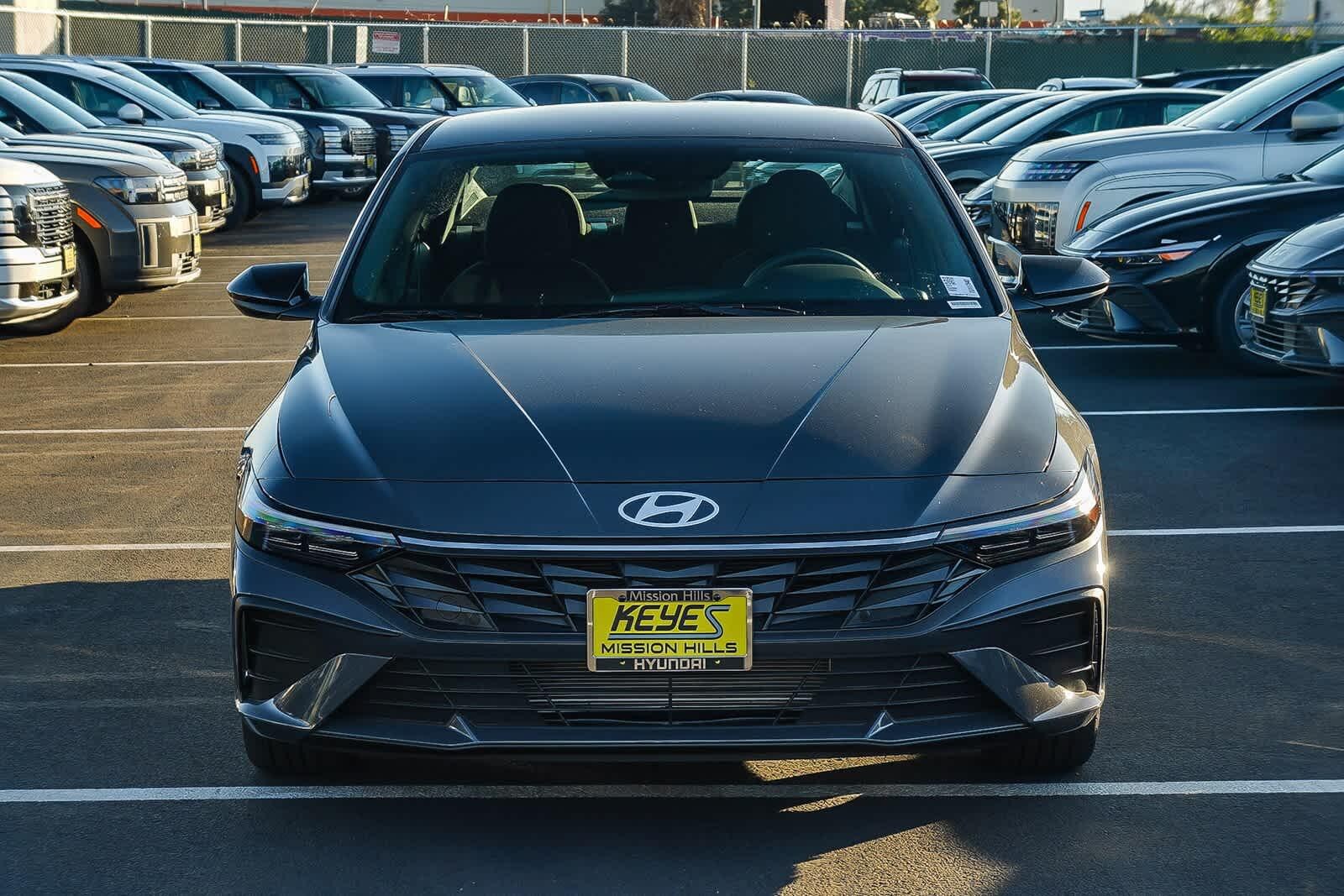 2026 Hyundai Elantra SEL Sport photo 2