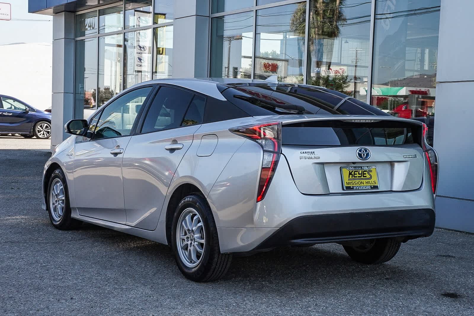 Thumbnail: 2016 Toyota Prius - 6