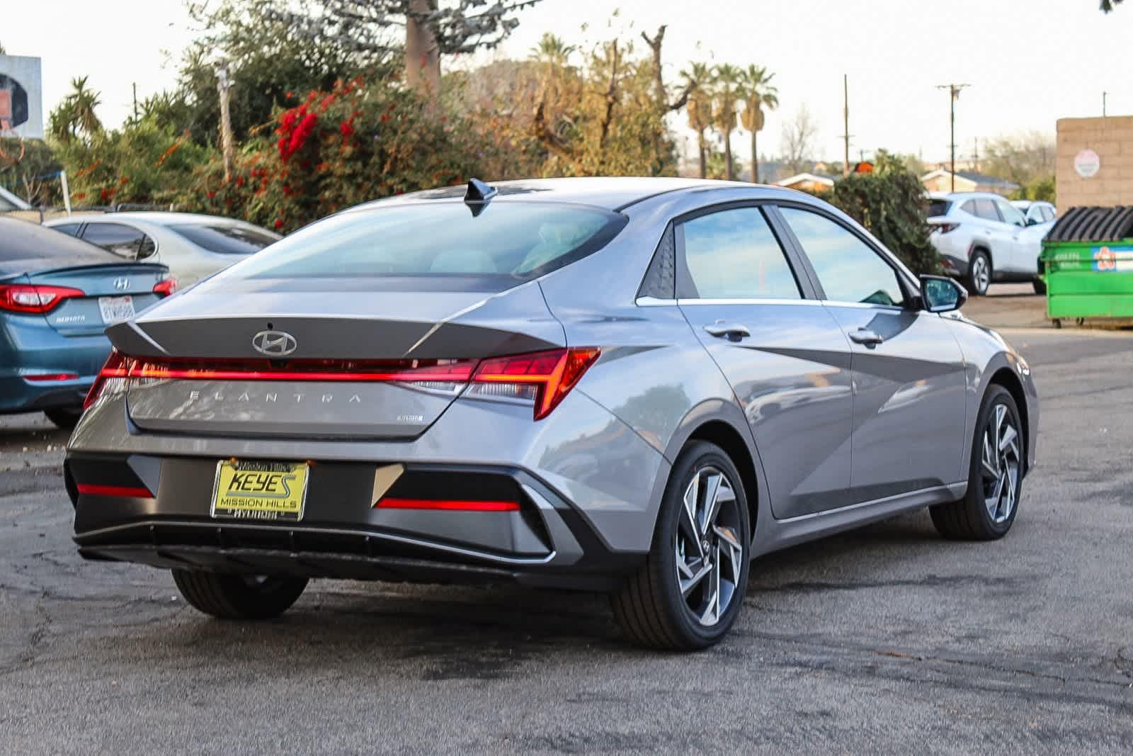 Thumbnail: 2025 Hyundai Elantra - 4