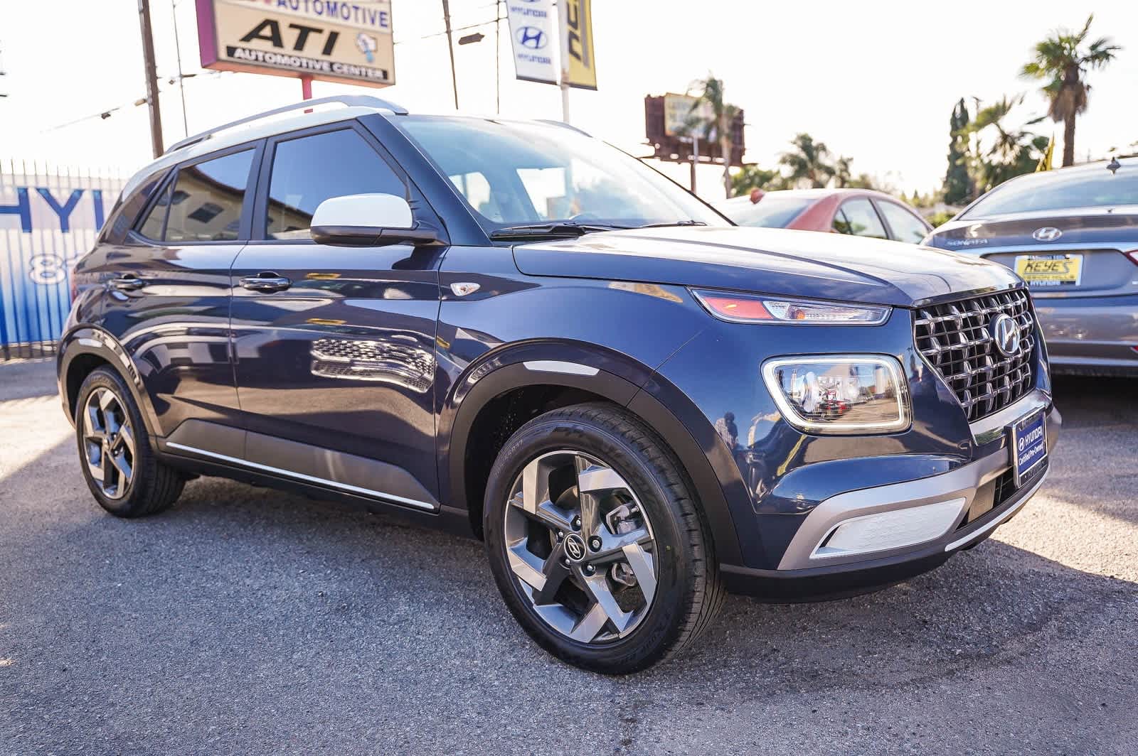 Thumbnail: 2023 Hyundai Venue - 3