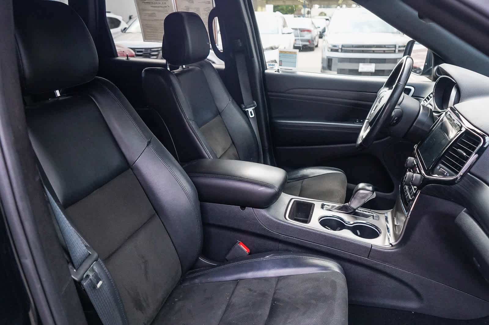 Thumbnail: 2020 Jeep Grand Cherokee - 17