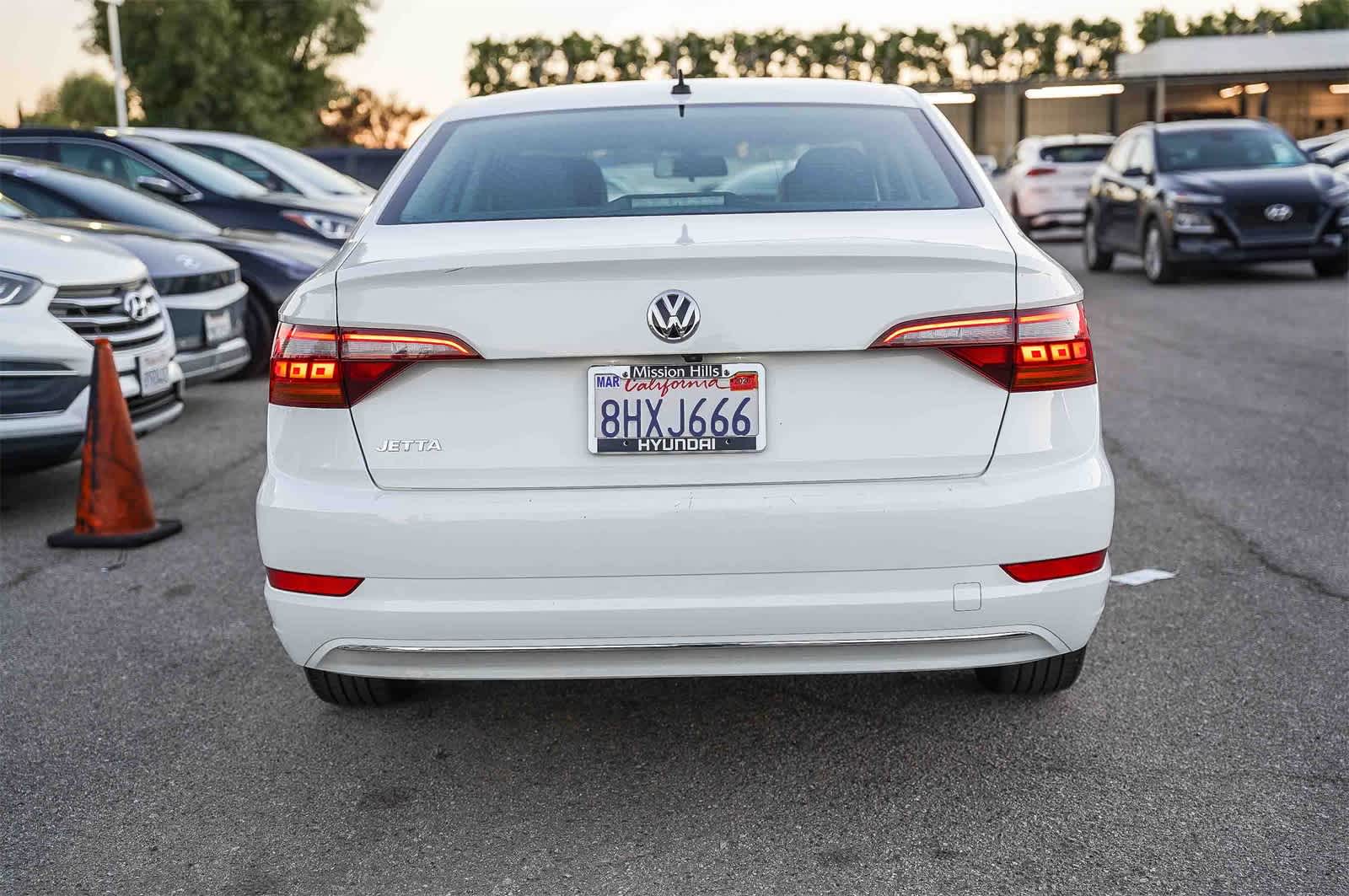 Thumbnail: 2019 Volkswagen Jetta - 9