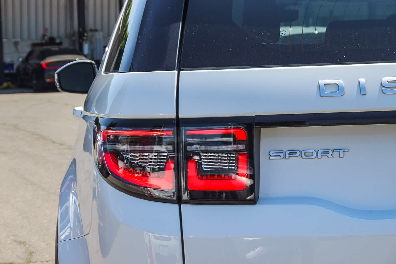 Thumbnail: 2022 Land Rover Discovery Sport - 7