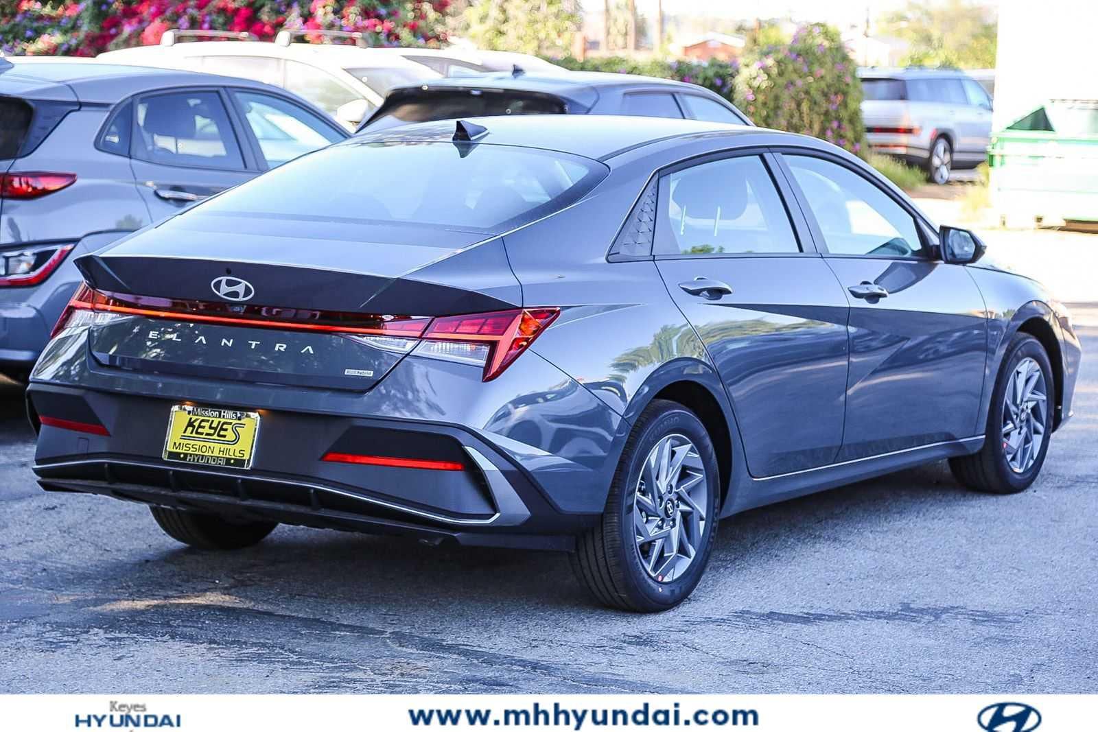 Thumbnail: 2026 Hyundai Elantra - 4
