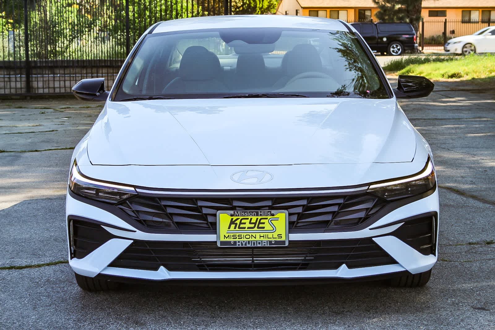 2025 Hyundai Elantra SEL Sport photo 2