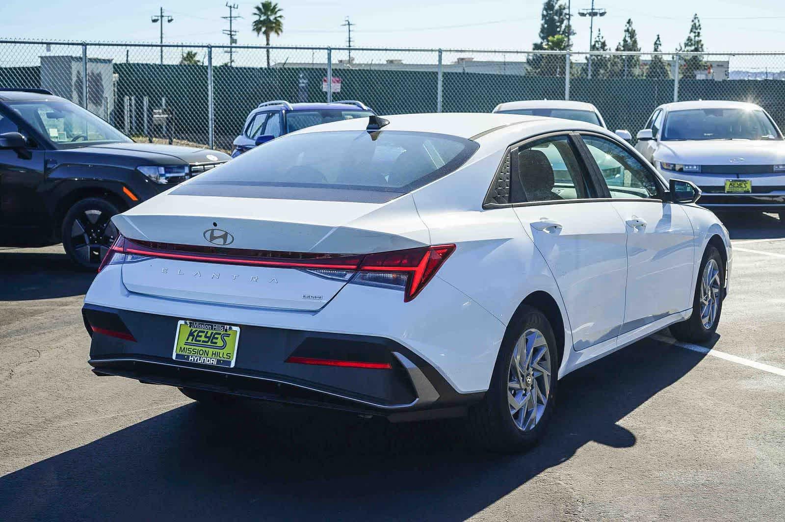 Thumbnail: 2026 Hyundai Elantra - 4