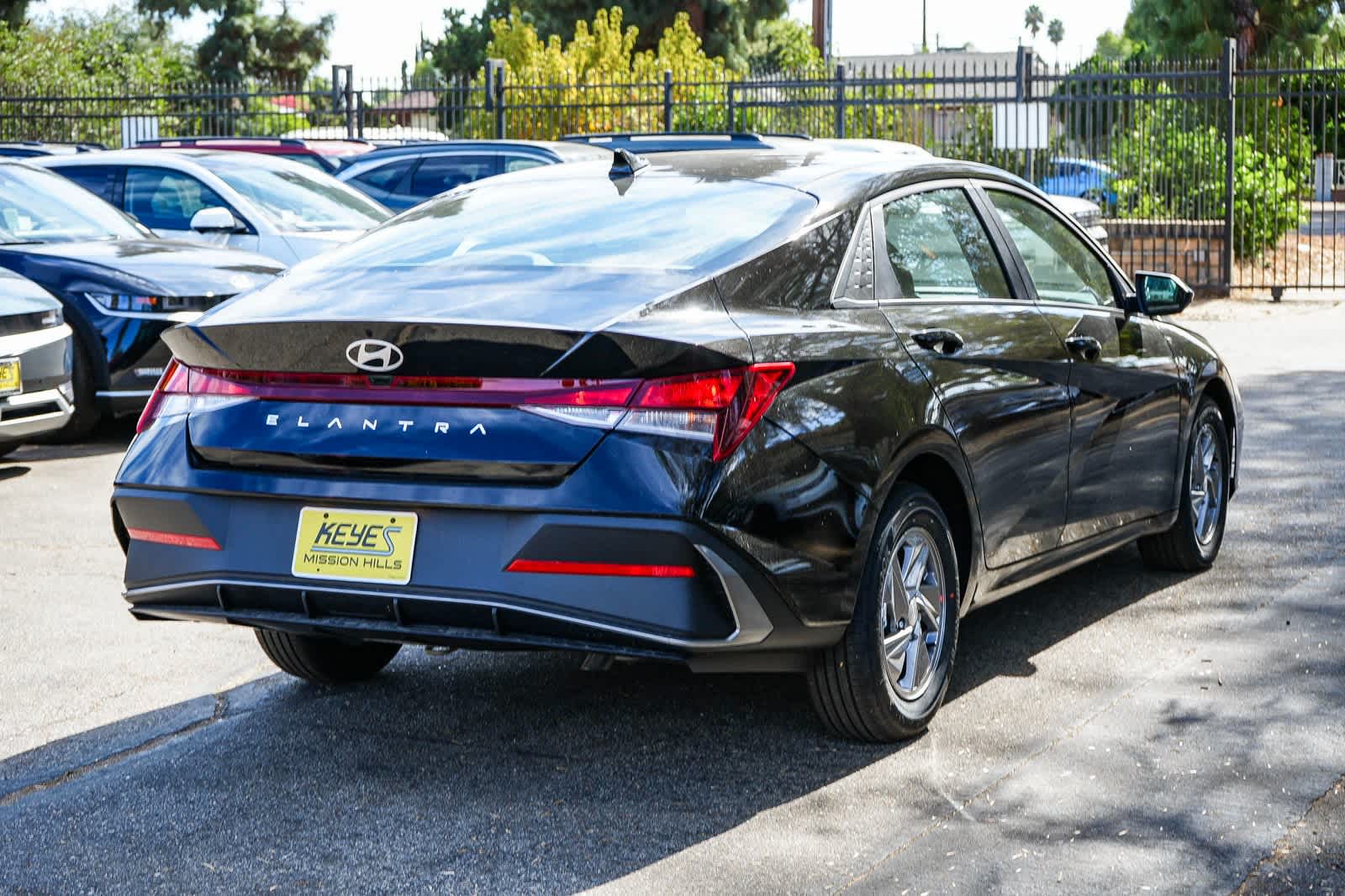 Thumbnail: 2025 Hyundai Elantra - 4