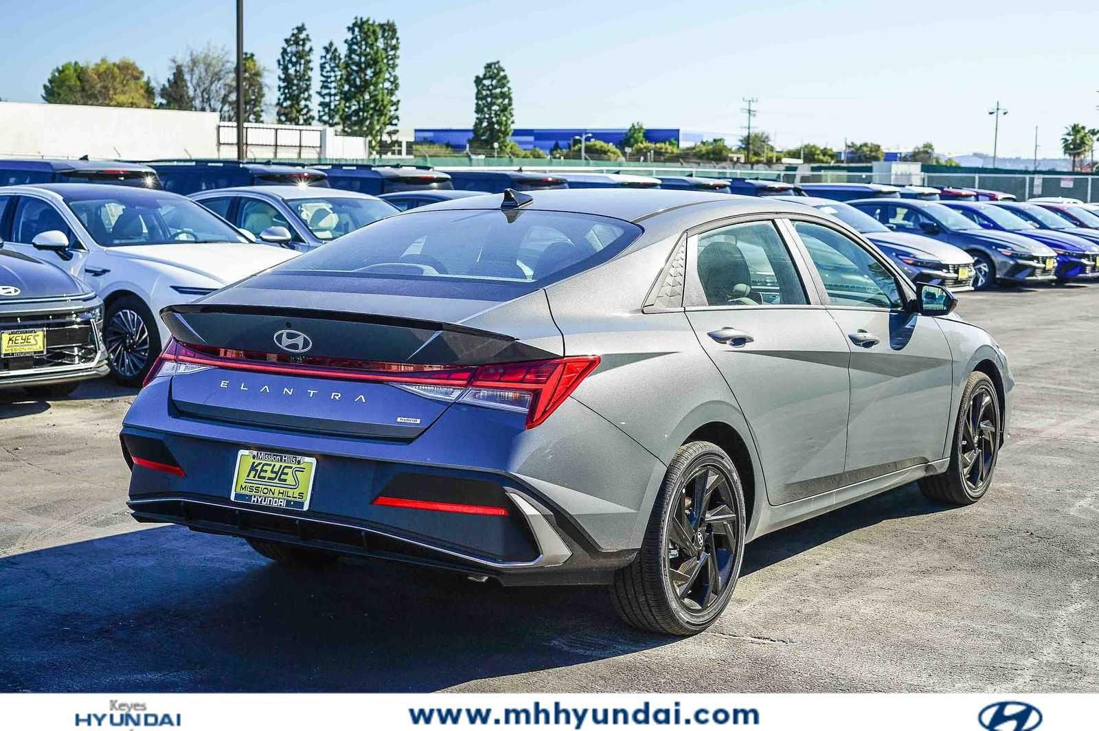 Thumbnail: 2026 Hyundai Elantra - 4