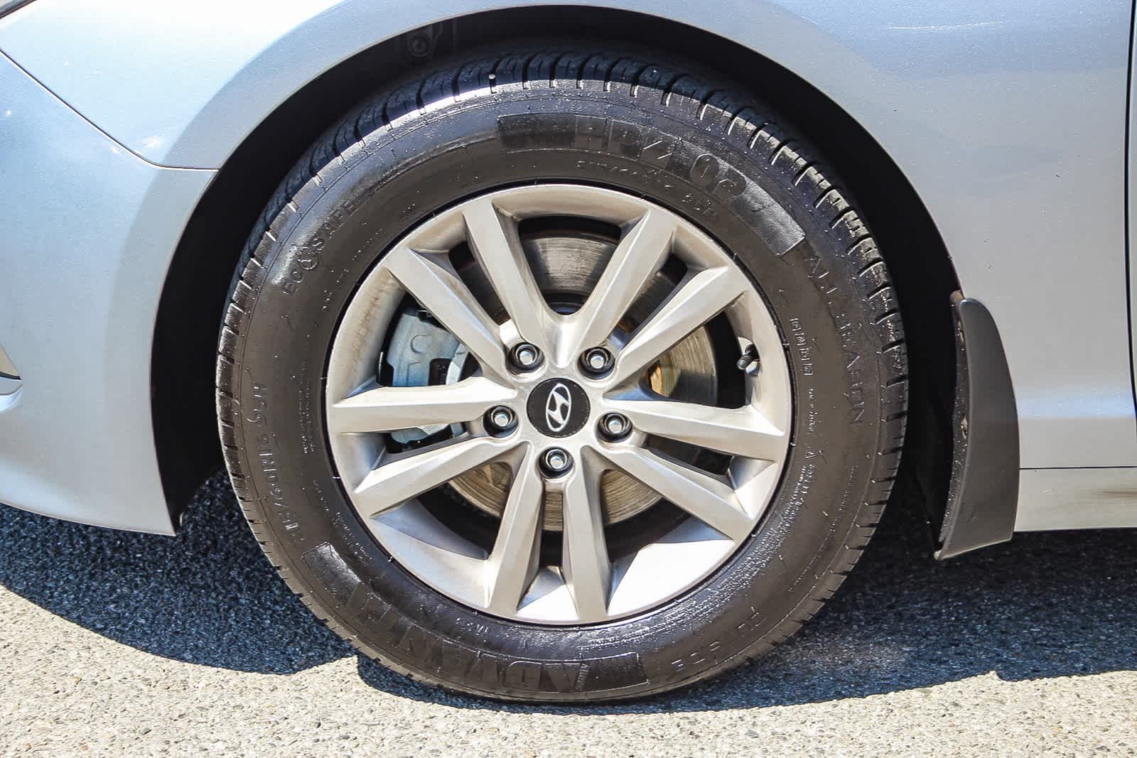 Thumbnail: 2015 Hyundai Sonata - 9