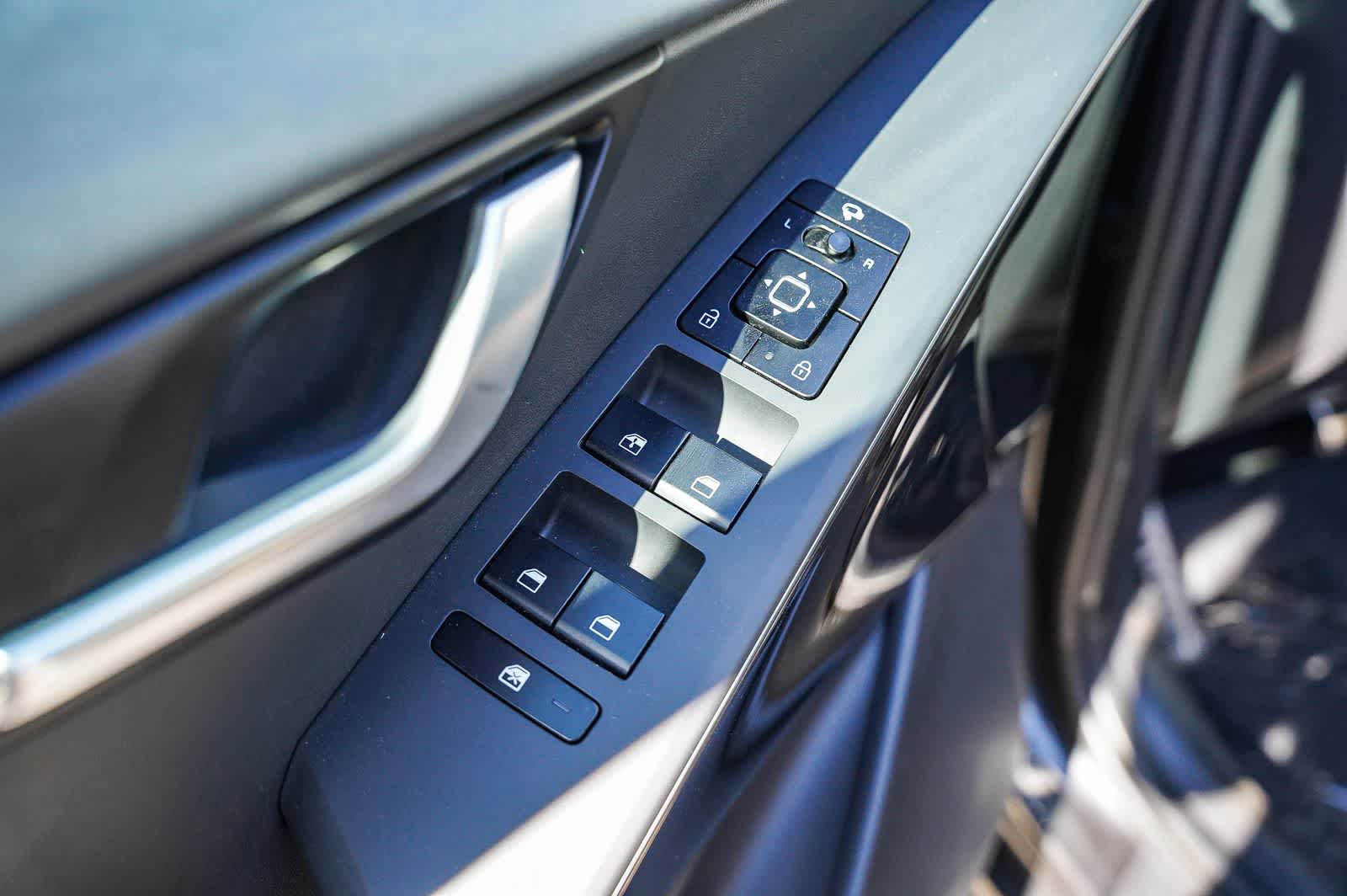 Thumbnail: 2024 Kia Niro - 15