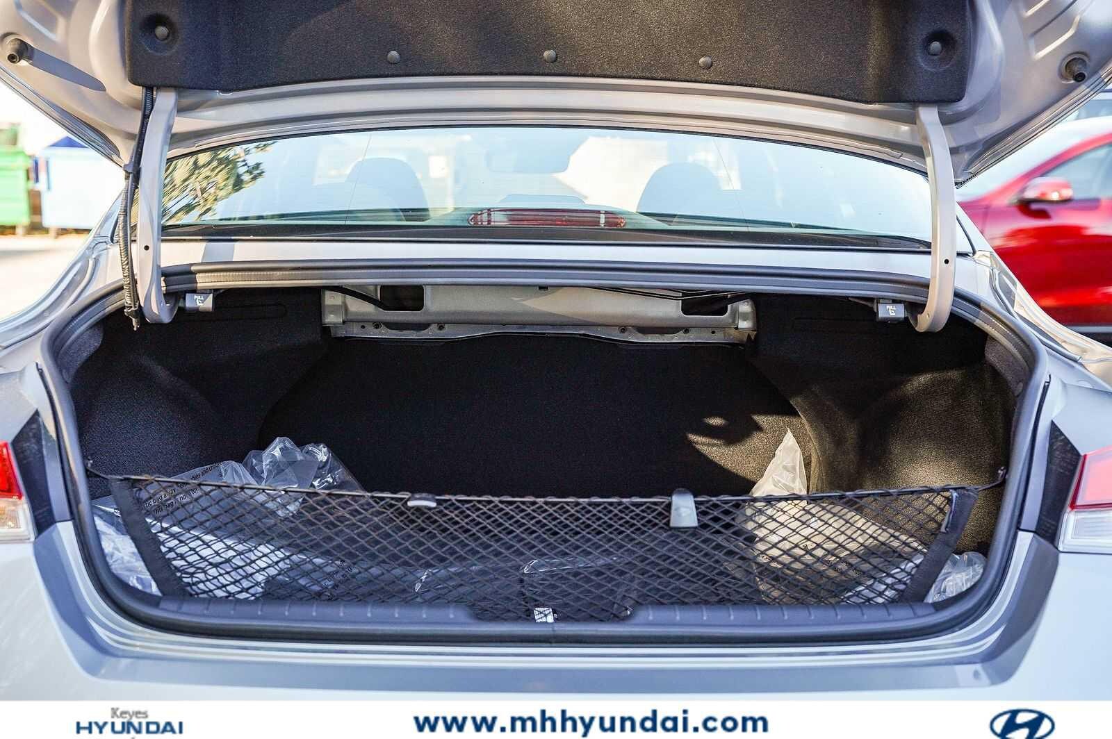 Thumbnail: 2026 Hyundai Elantra - 12