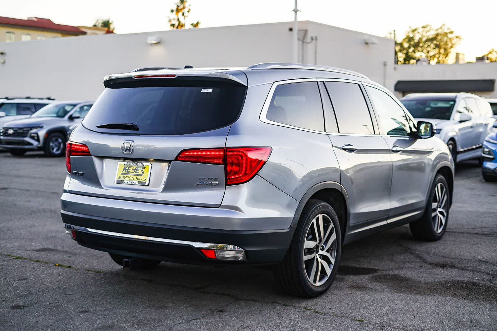 Thumbnail: 2017 Honda Pilot - 4