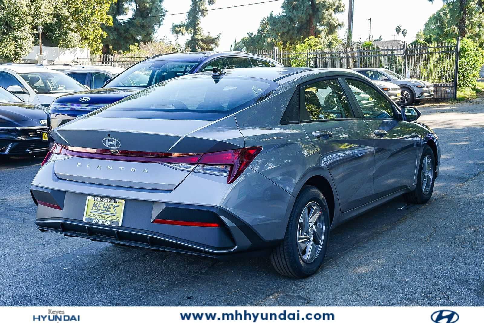 Thumbnail: 2026 Hyundai Elantra - 4