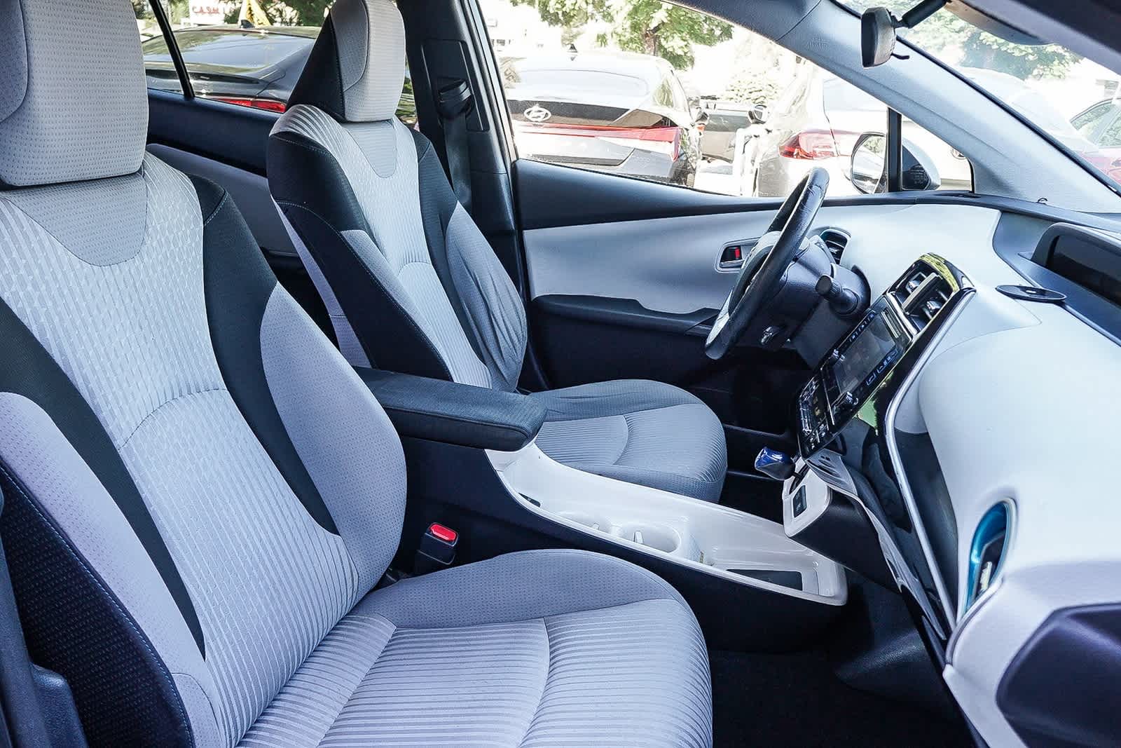 Thumbnail: 2016 Toyota Prius - 25