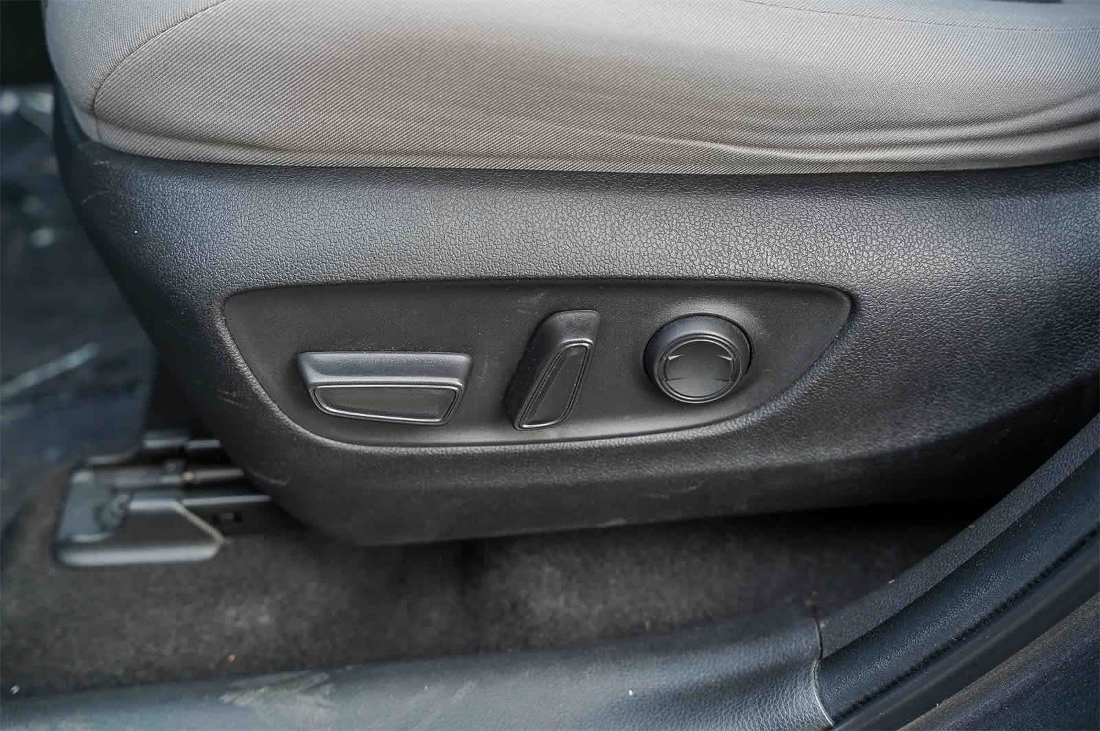 Thumbnail: 2023 Toyota RAV4 - 20