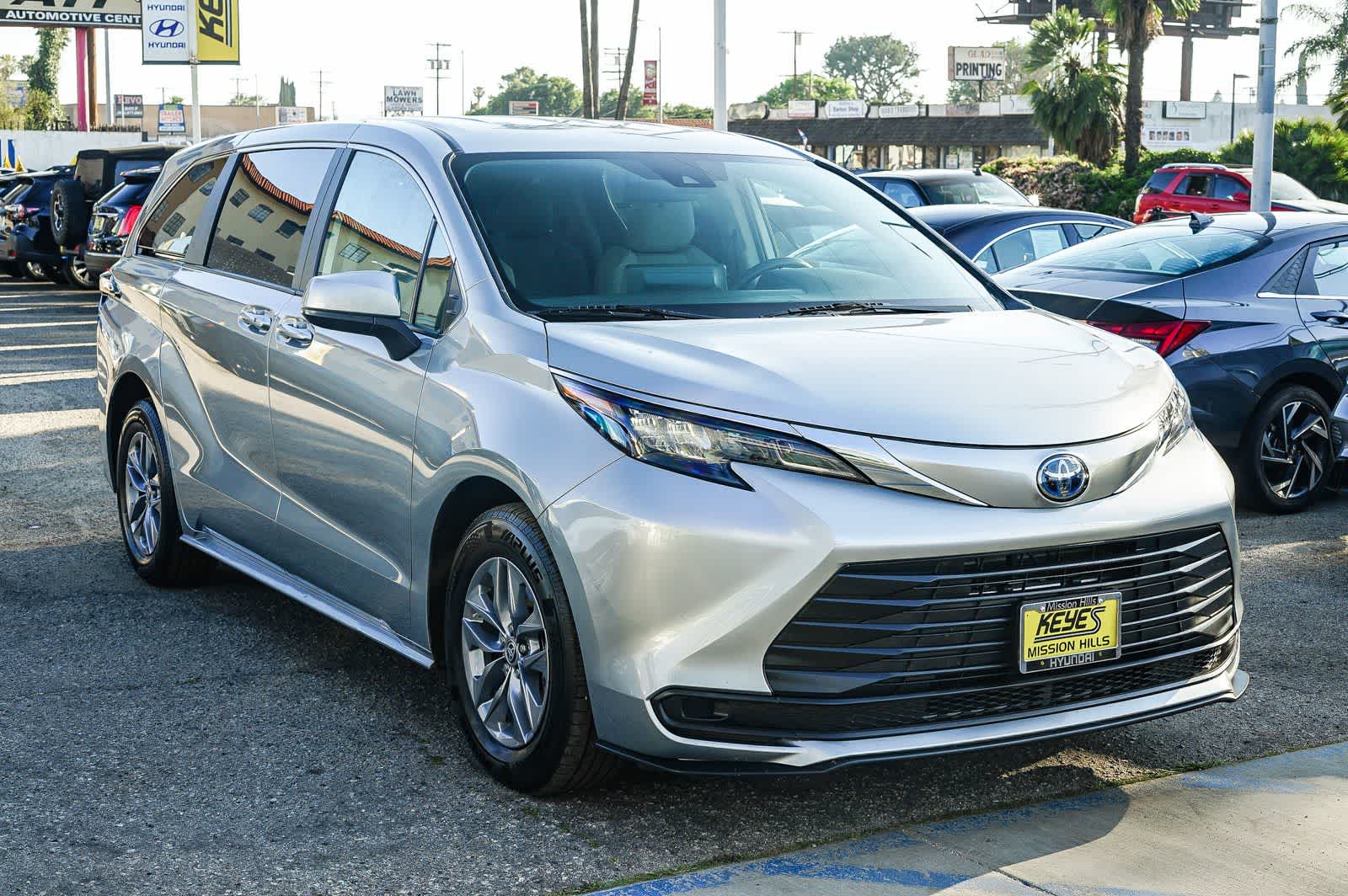 Thumbnail: 2024 Toyota Sienna - 5