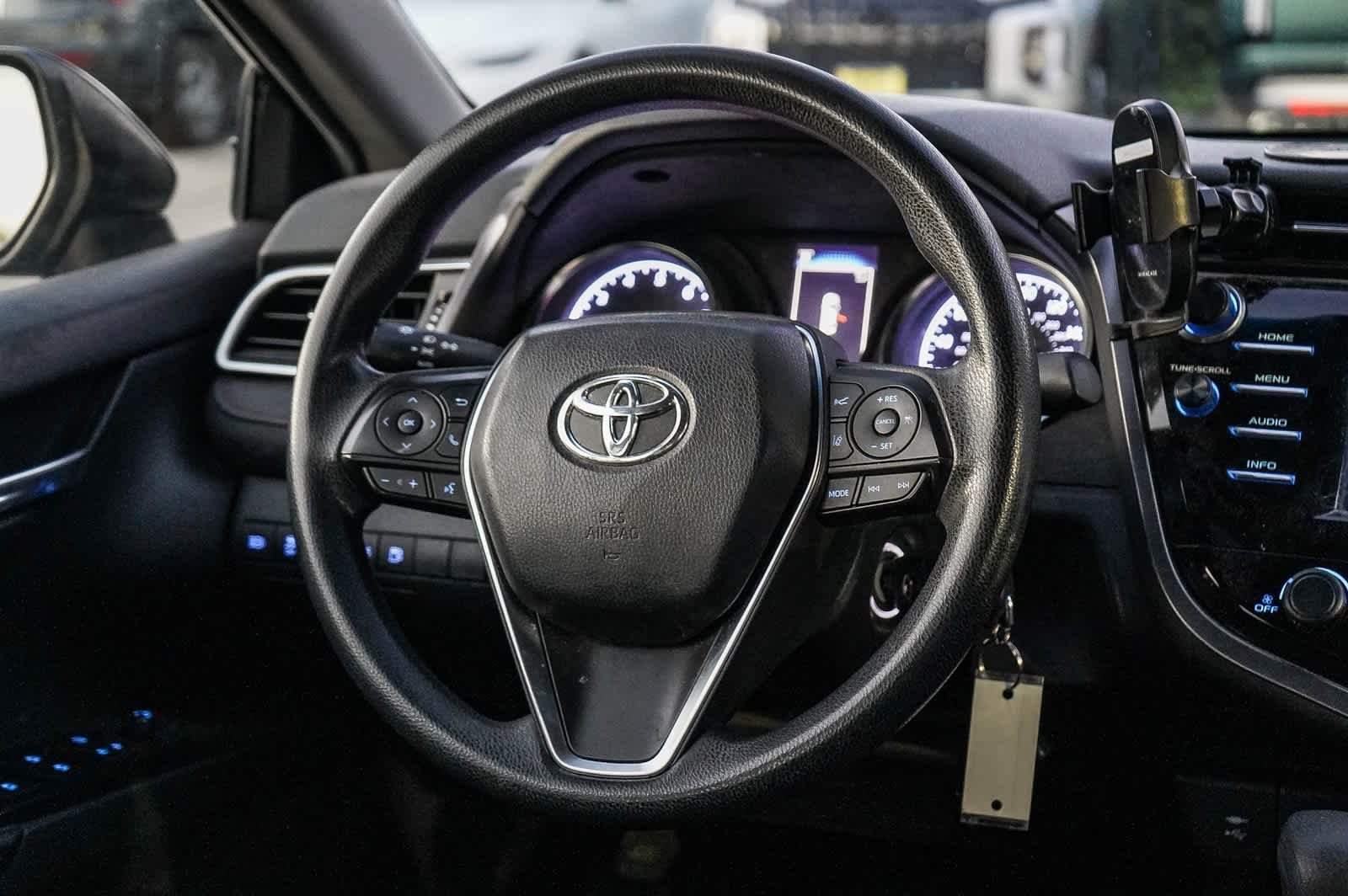 Thumbnail: 2018 Toyota Camry - 15