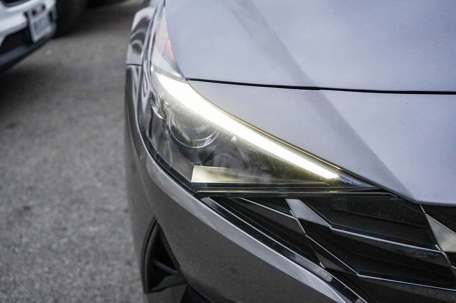 Thumbnail: 2022 Hyundai Elantra - 10