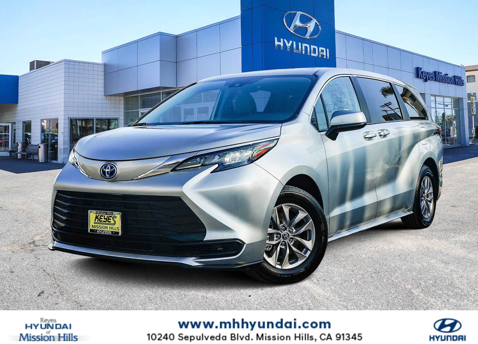 Thumbnail: 2024 Toyota Sienna - 1