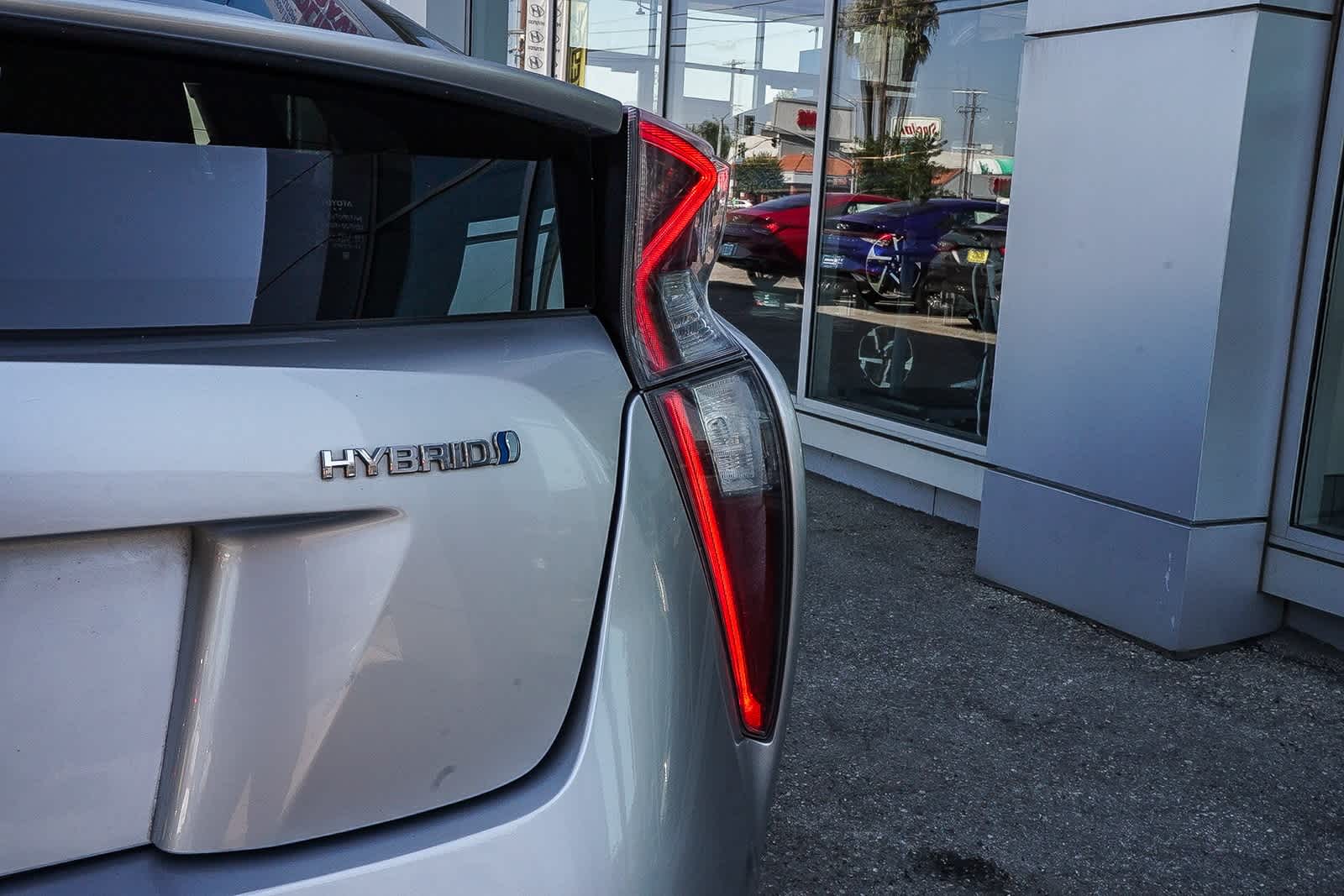 Thumbnail: 2016 Toyota Prius - 7