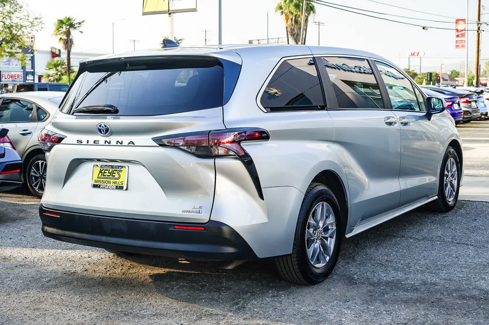 Thumbnail: 2024 Toyota Sienna - 4