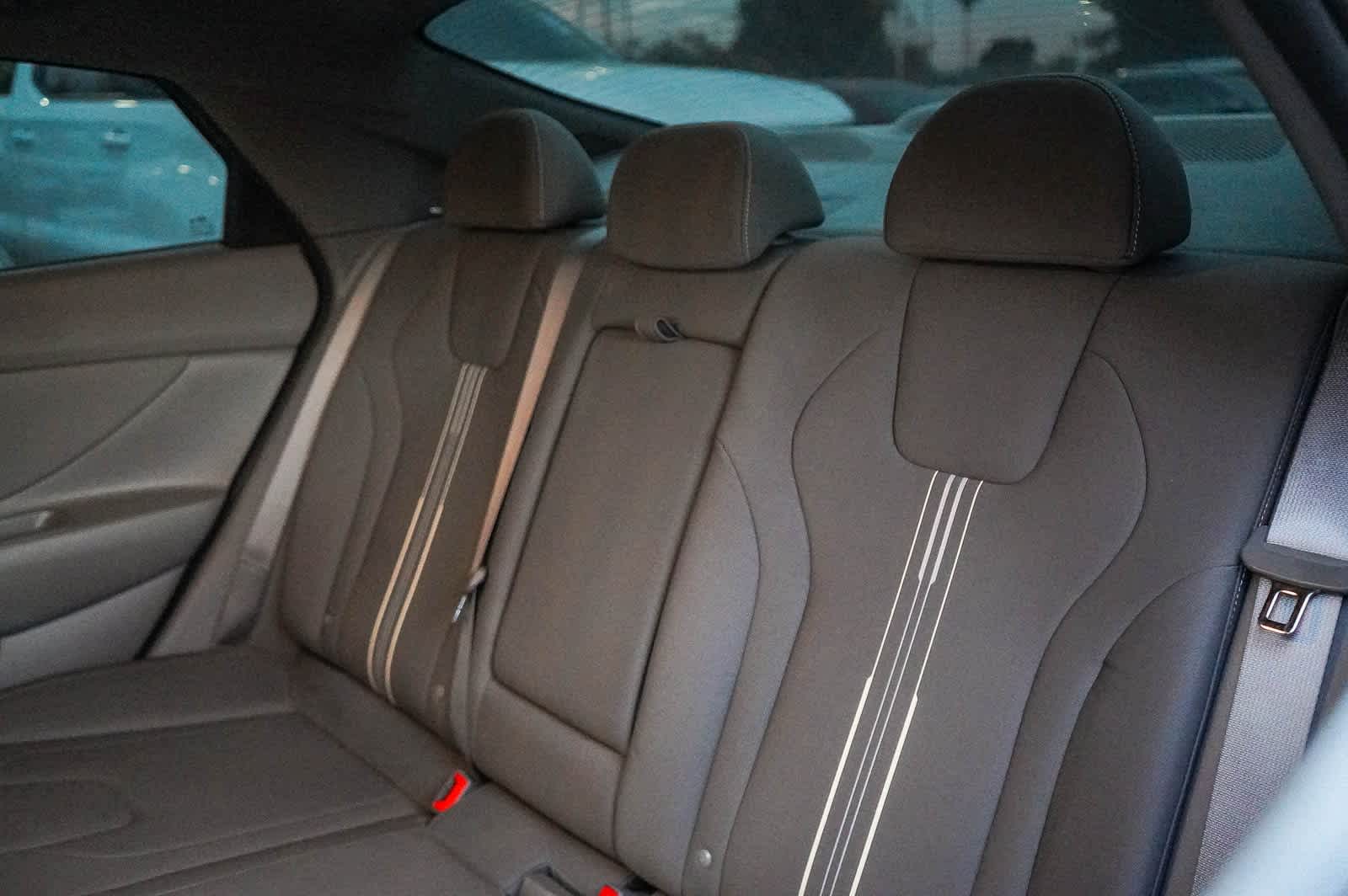 Thumbnail: 2022 Hyundai Elantra - 18