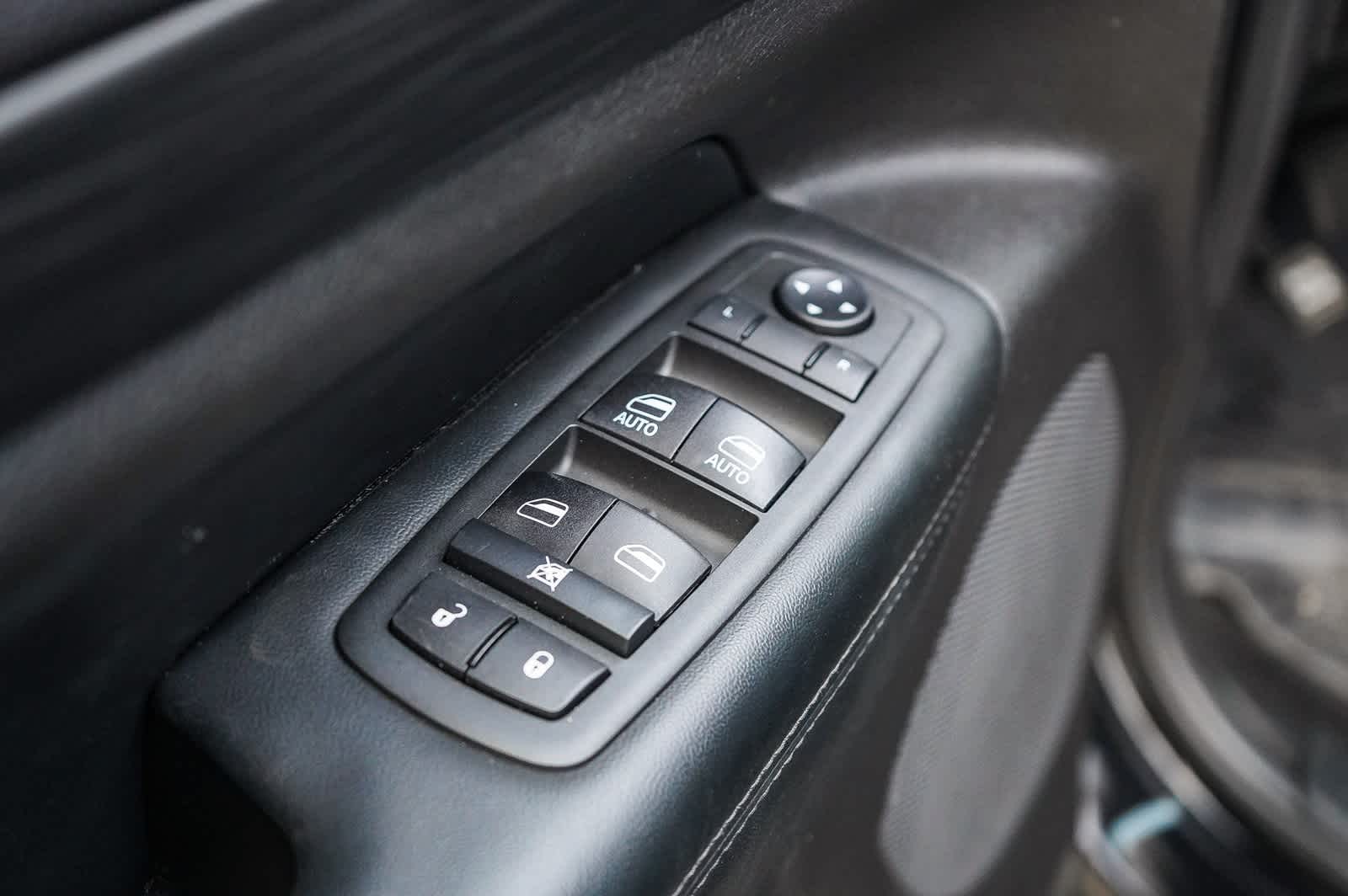 Thumbnail: 2020 Jeep Grand Cherokee - 20