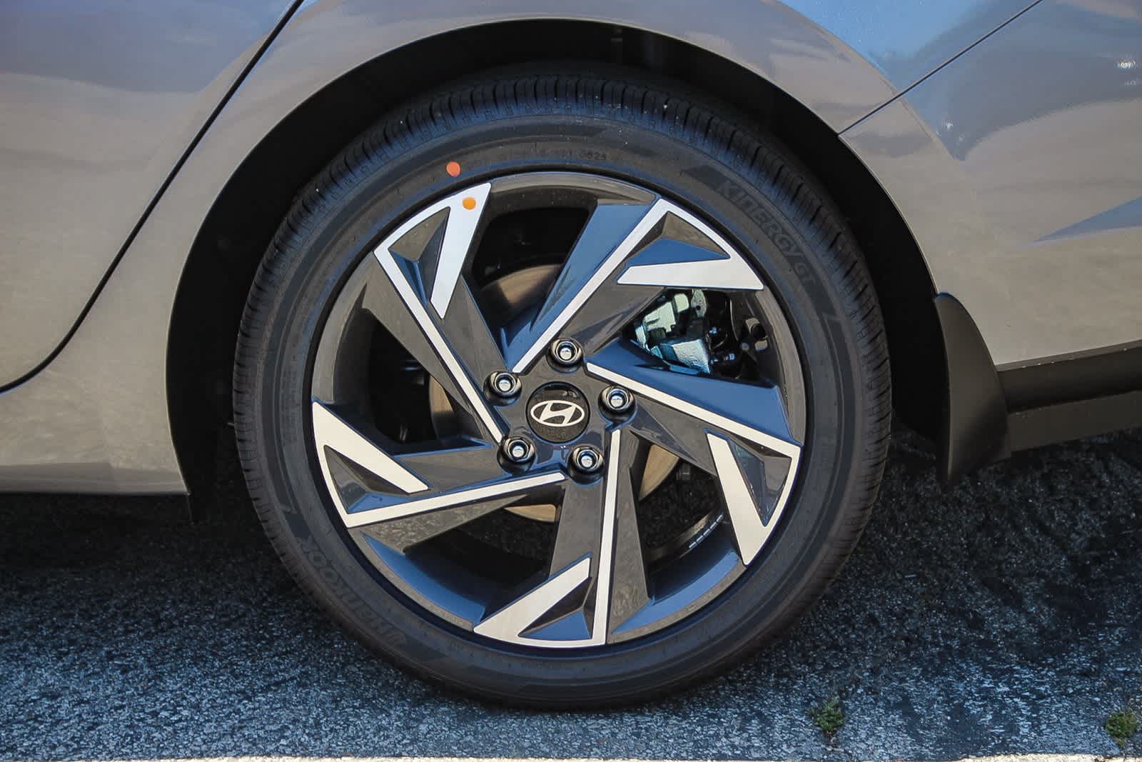 2025 Hyundai Elantra Sport 8