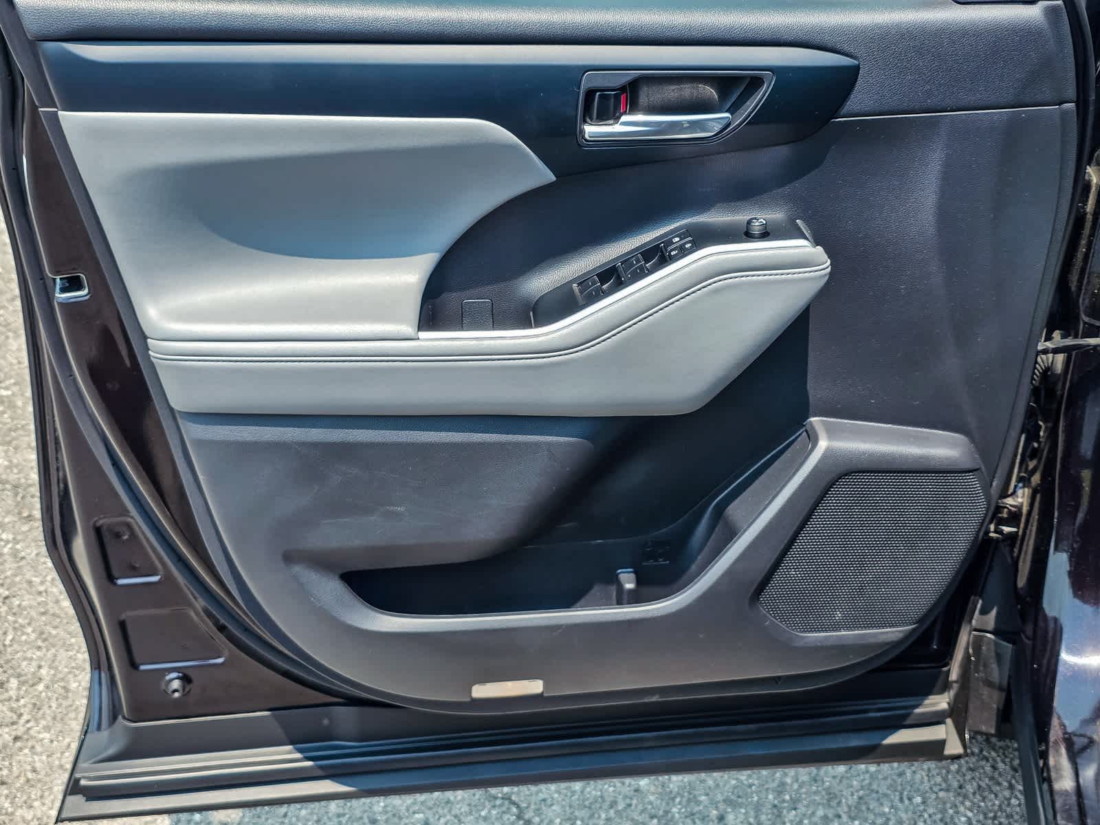 Thumbnail: 2022 Toyota Highlander - 18