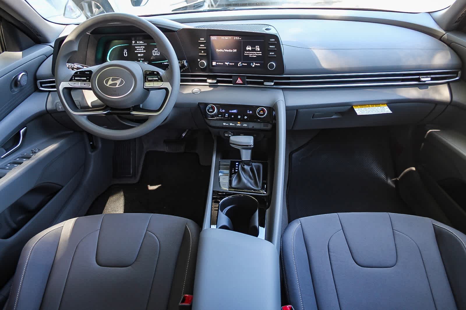 Thumbnail: 2025 Hyundai Elantra - 17