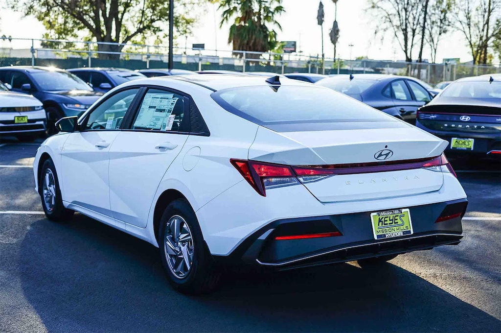 New 2026 Hyundai Elantra SE Sedan