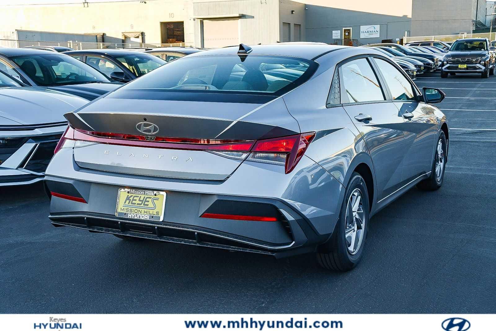 Thumbnail: 2026 Hyundai Elantra - 4