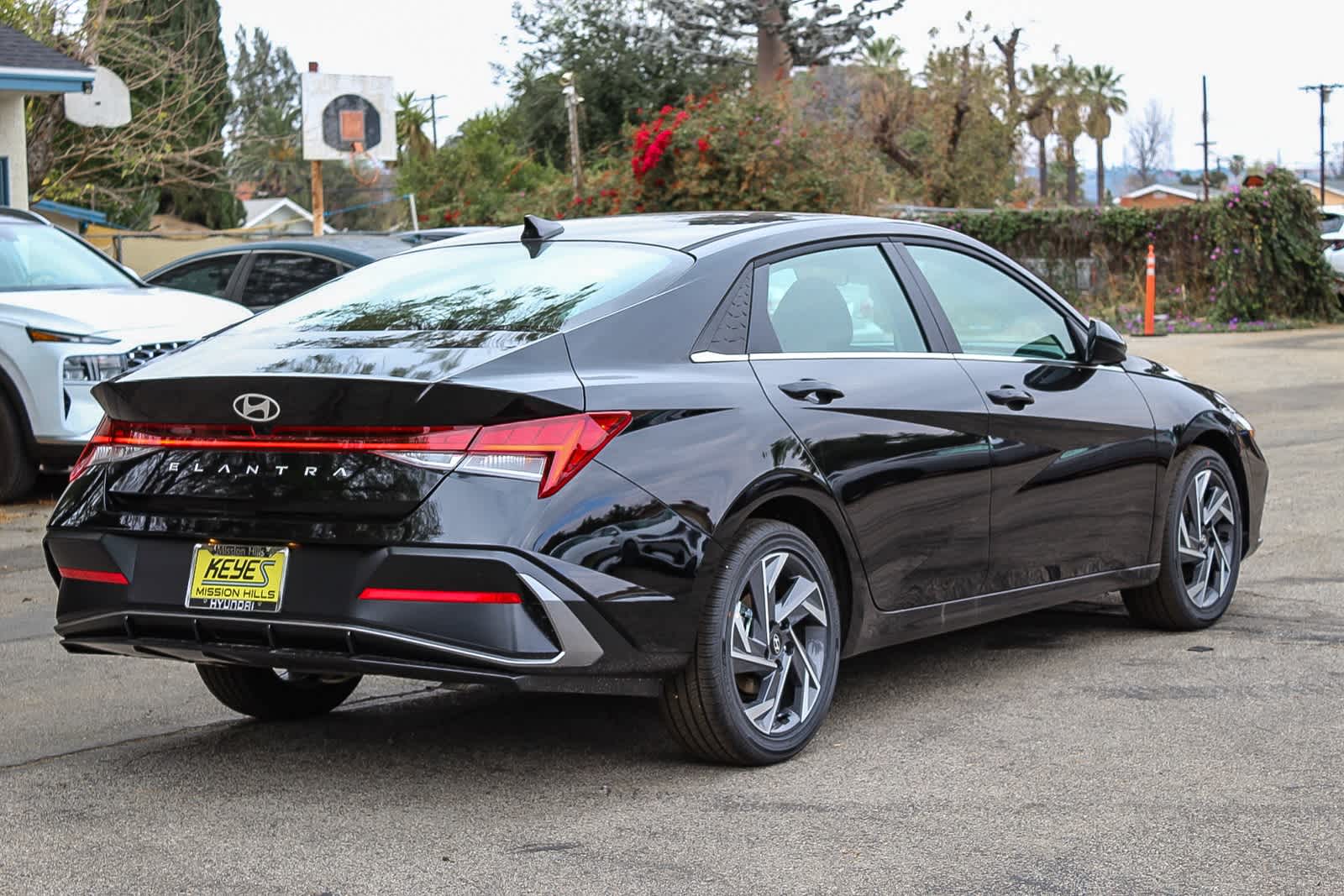Thumbnail: 2025 Hyundai Elantra - 4