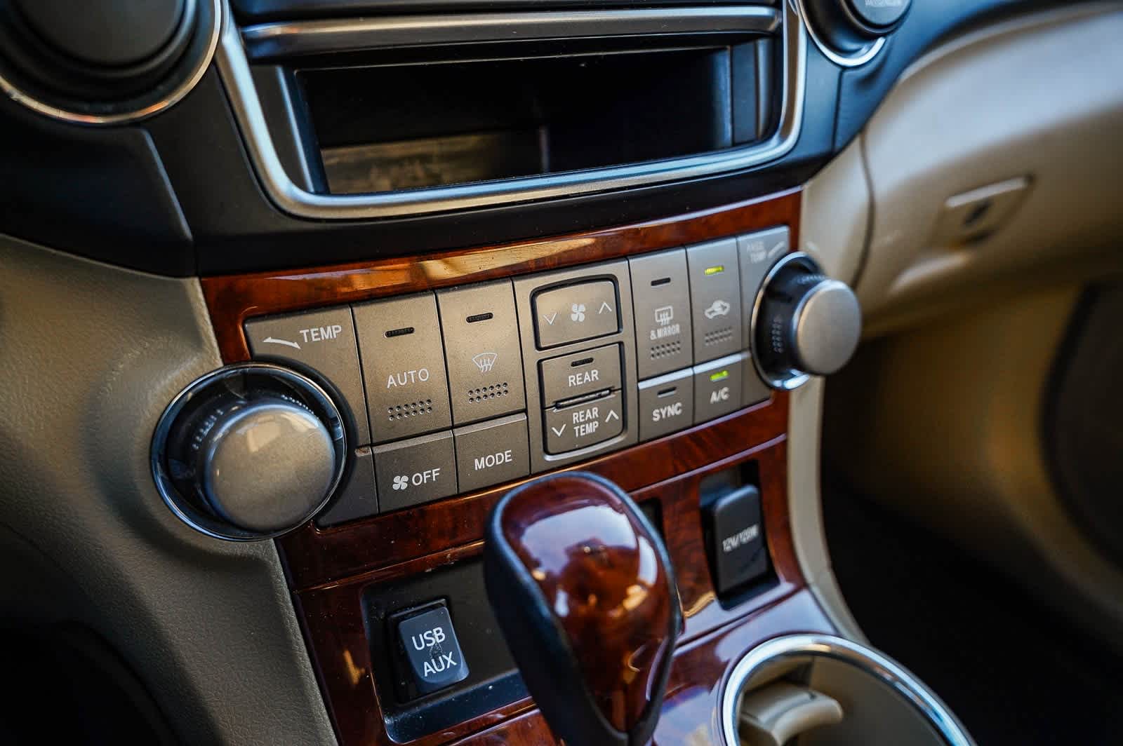 Thumbnail: 2013 Toyota Highlander - 22