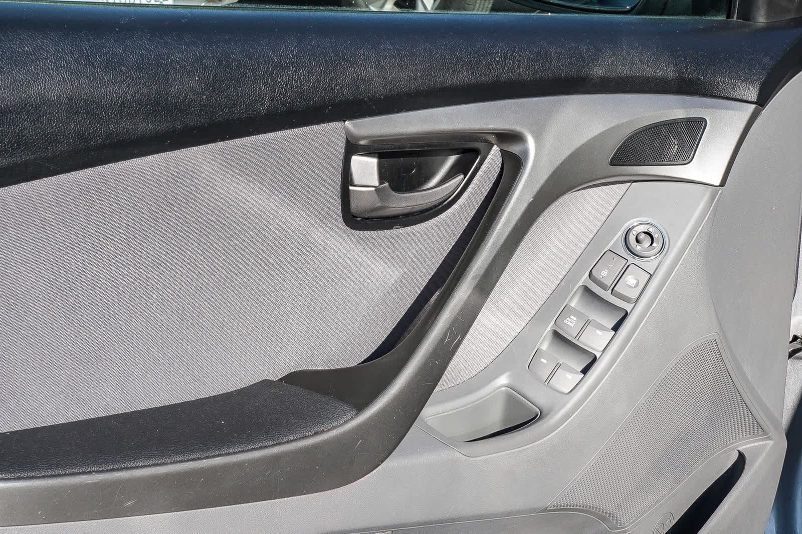 Thumbnail: 2012 Hyundai Elantra - 20