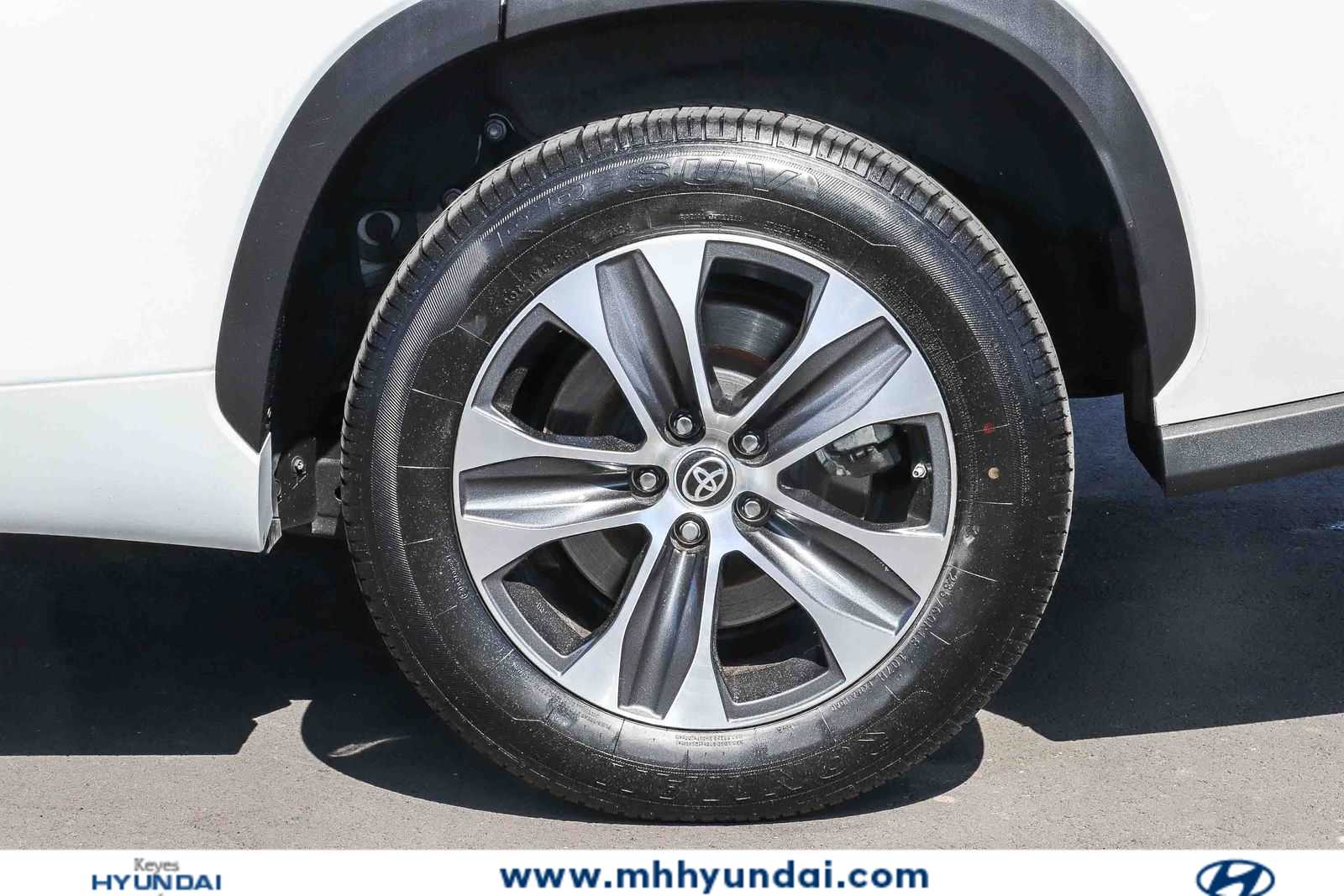 Thumbnail: 2023 Toyota Highlander - 9