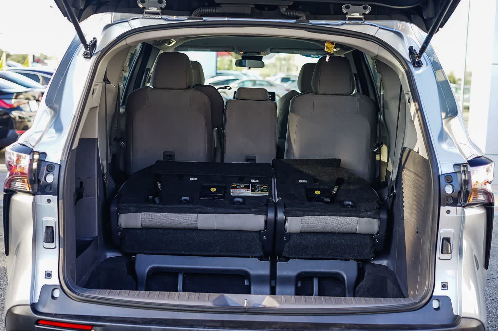 Thumbnail: 2024 Toyota Sienna - 26