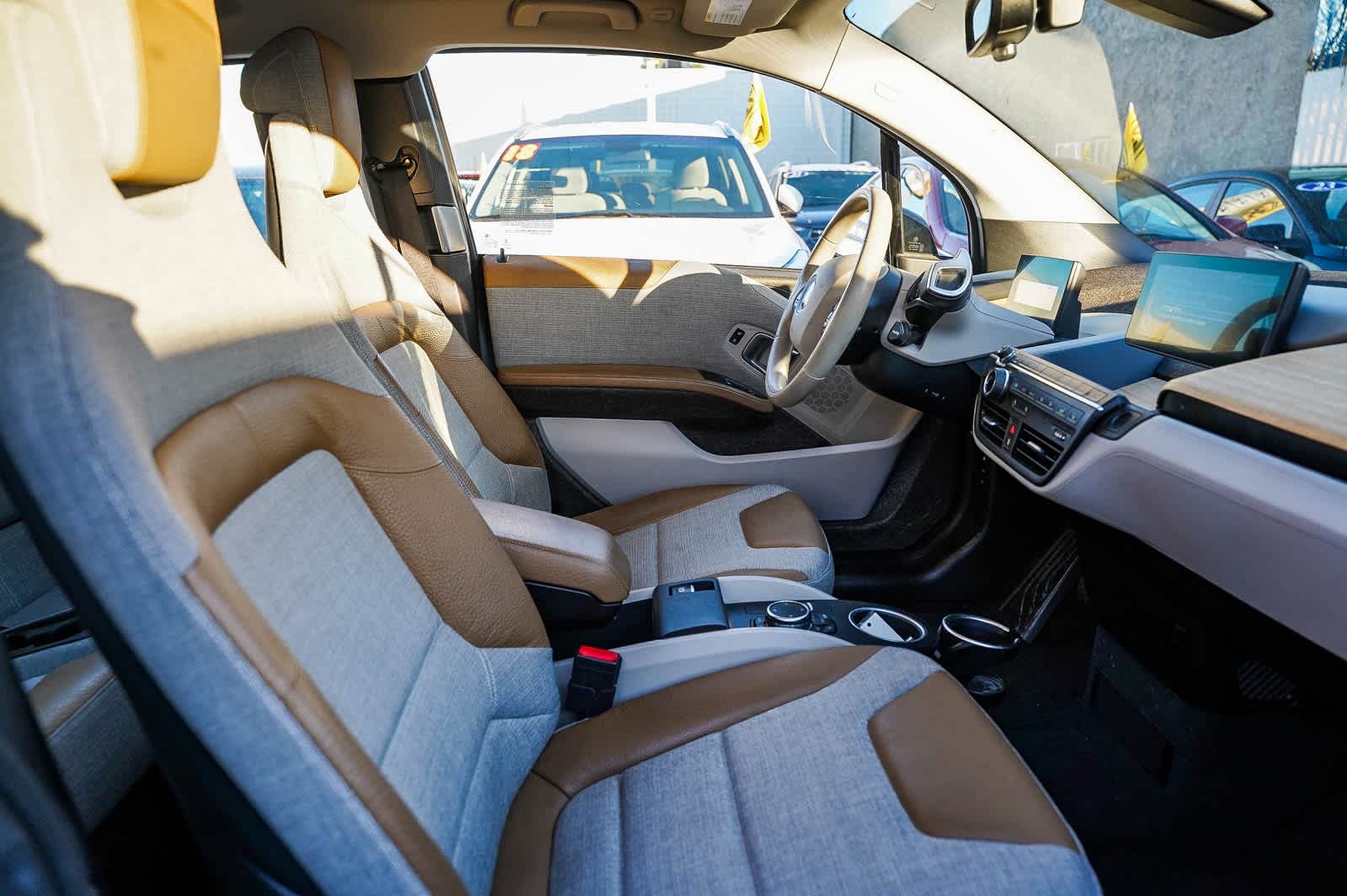 Thumbnail: 2015 BMW i3 - 16