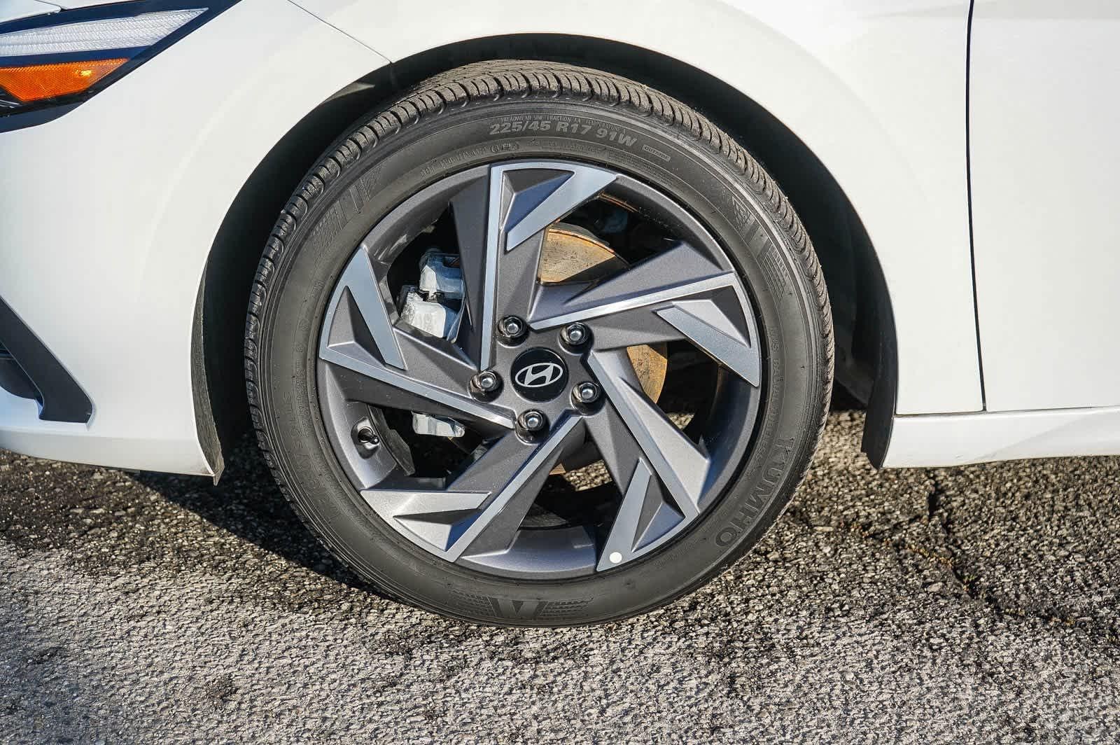 Thumbnail: 2025 Hyundai Elantra - 4