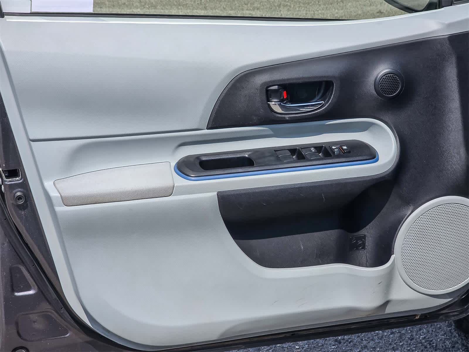 Thumbnail: 2012 Toyota Prius c - 20